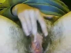 Tüylü kedi kız mastürbasyon 2