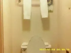 Kıllı karısını banyoda gizli kam