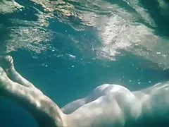 Küçük memeli çıplak çıplak Alman milf aşk kedi göstermek için