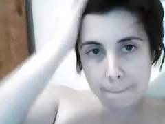 Tüylü kedi ve kedi sürtünme gal üzerinde koltuk altı
