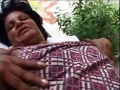 54 yr eski siyah büyükanne Vanessa emmek ve bbc fuck seviyor