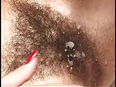 Siyah bush ve büyük eşek ile tüylü sarışın sert sürmek!