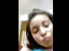Büyük beden ile tüylü kız