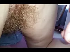 Kıllı kıçını ile oynarken bir 10 inç kıl bulundu